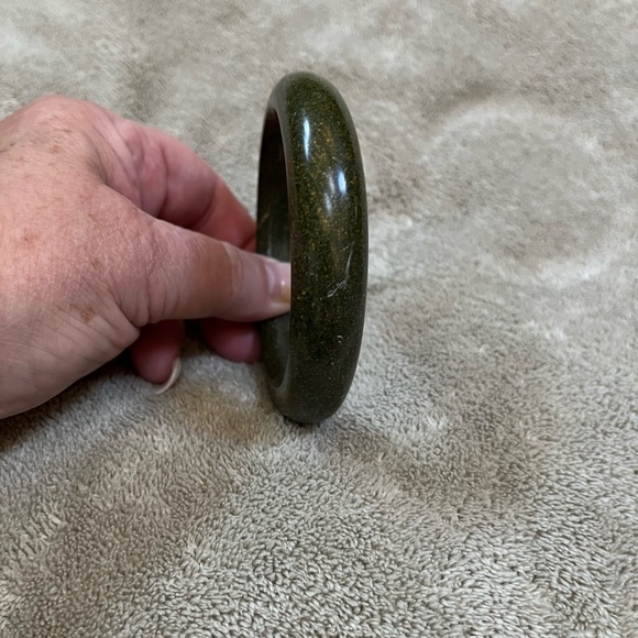 Solid jade bangle. Small wrist size - Picture 3 of 5